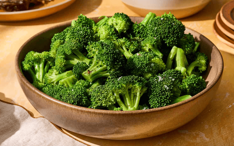 Broccoli (ब्रोकोली)